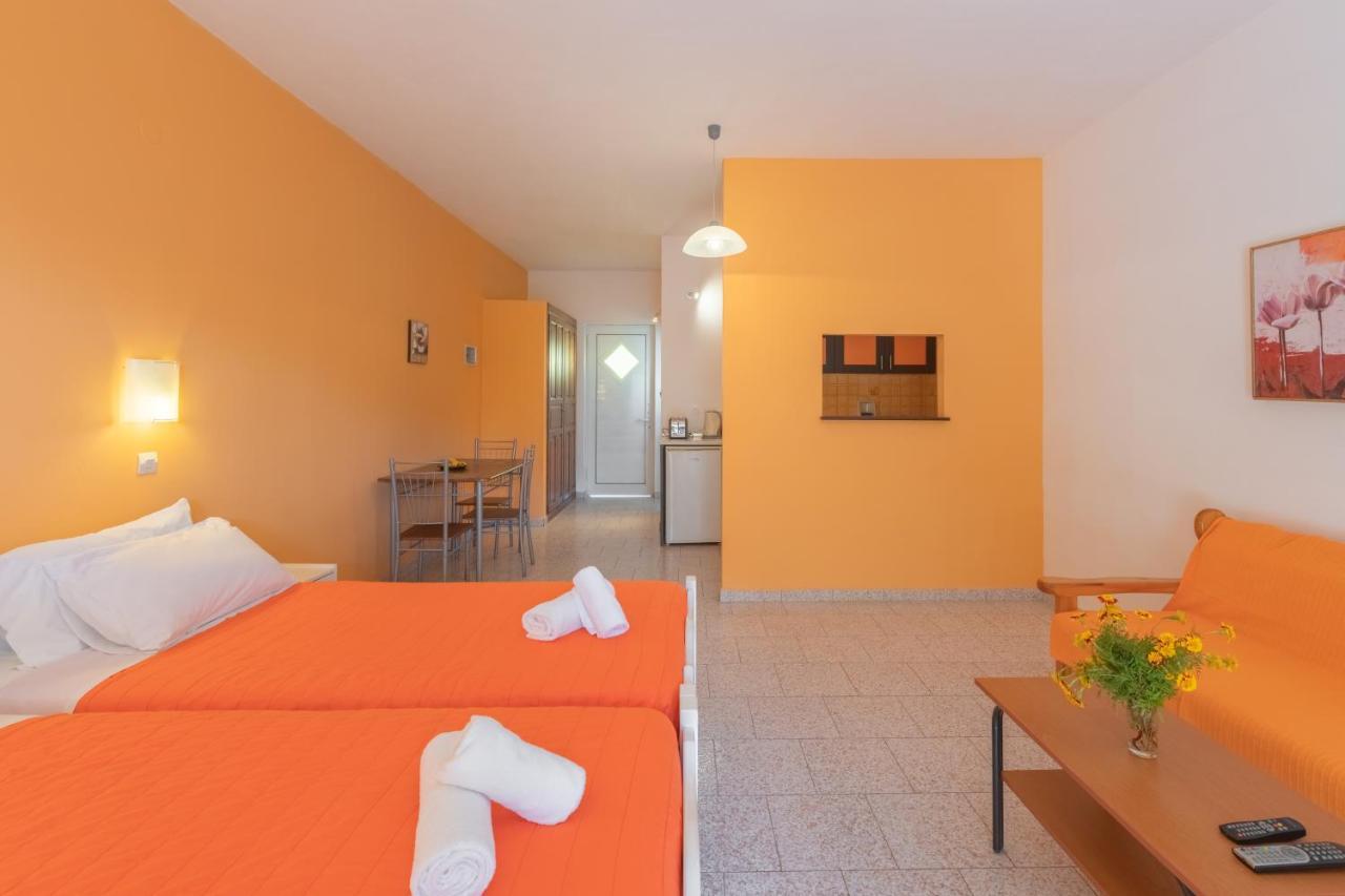 Crystal Blue Hotel, Barbati Buitenkant foto