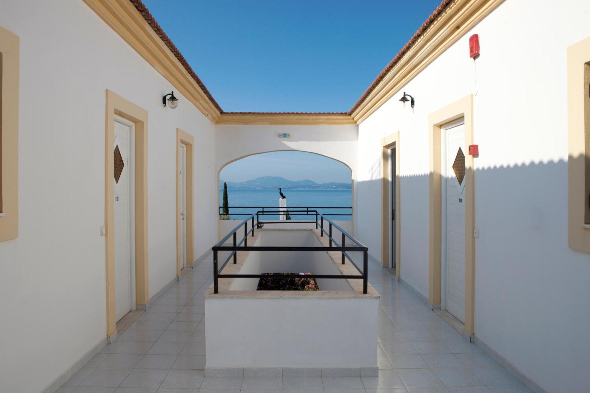 Crystal Blue Hotel, Barbati Buitenkant foto