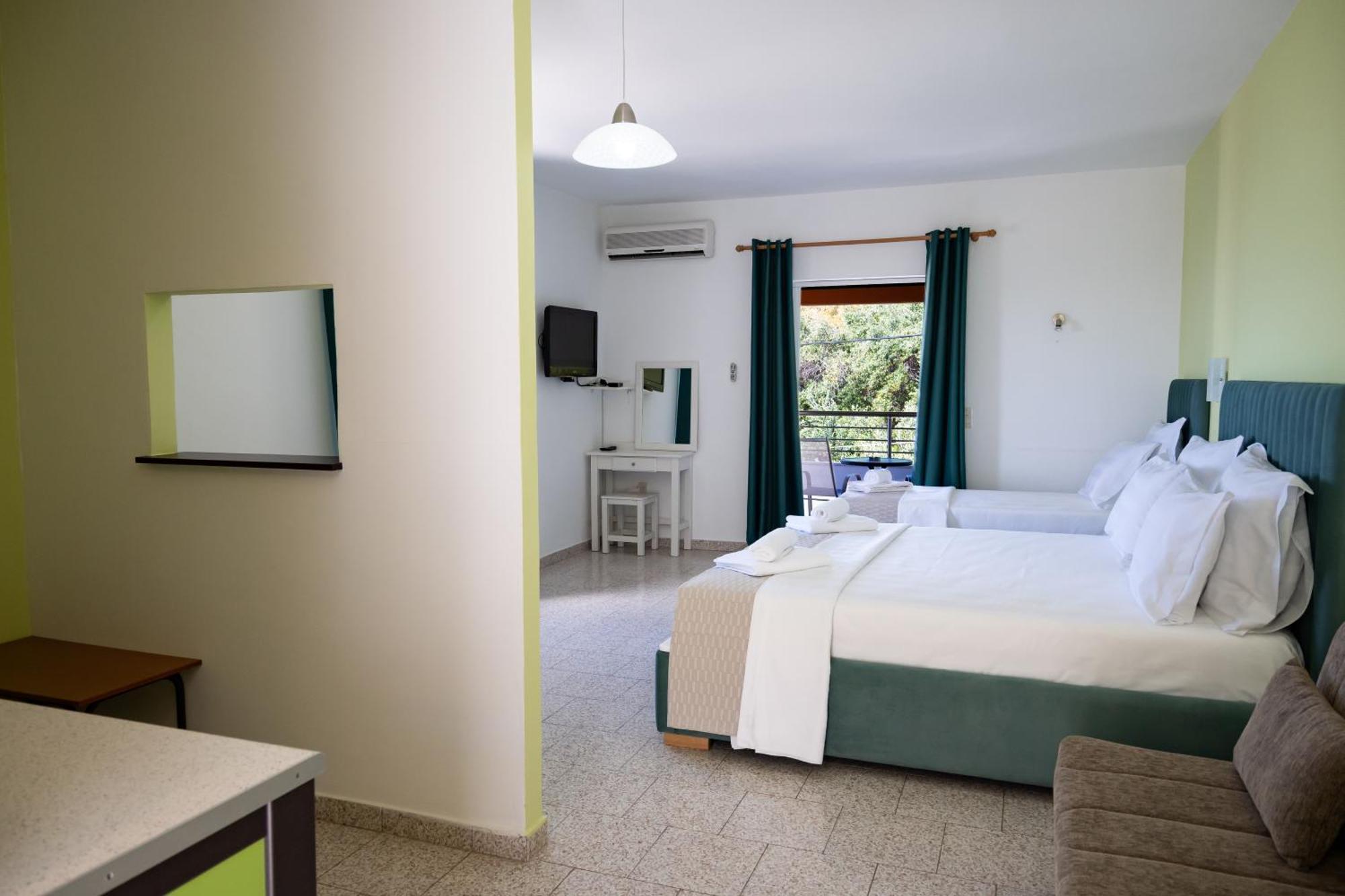 Crystal Blue Hotel, Barbati Buitenkant foto