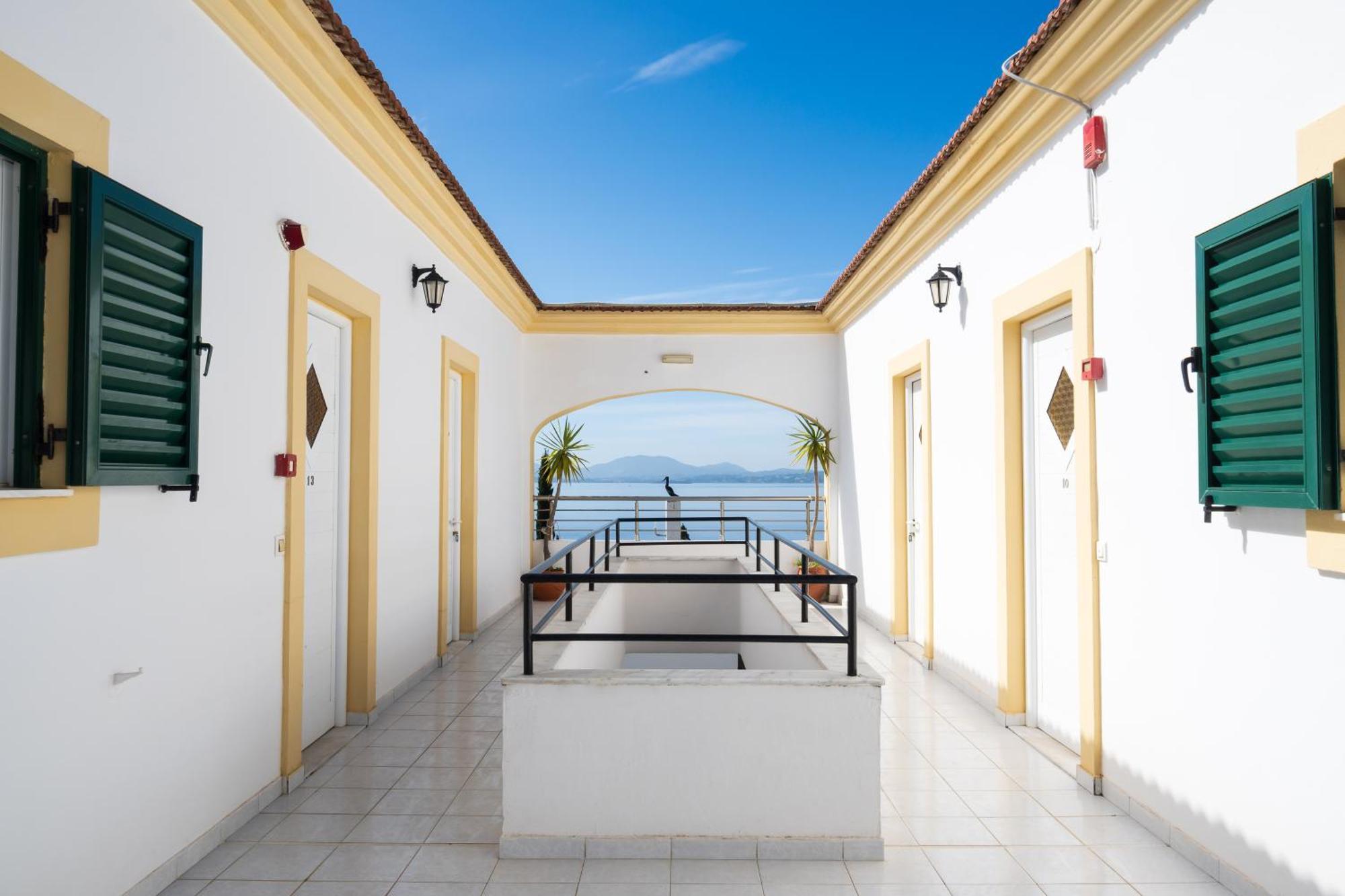 Crystal Blue Hotel, Barbati Buitenkant foto